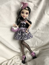 Ever After High Duchess Swan Signature Royals Doll  2015 USED