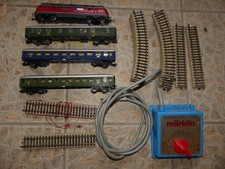 Märklin 3122  Schnellzug-Set  aus  V200 3020 3 D-Zug Wagen und  Zubehör