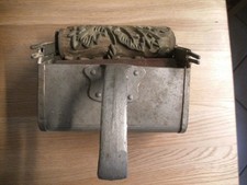 alte Struktur Muster Malerwalze mit Guss Farbbehälter