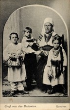 Ak Bukowina Rumänien, Frau und Kinder in Tracht, Spielzeugpferd - 11452918