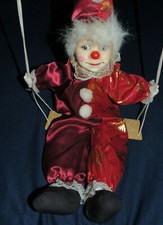 Harlekin auf Schaukel - Puppe