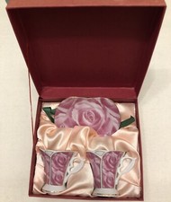 Königl.-edle Espresso-Tassen Linea Immortelle mit Rosenmuster aus den 80ern