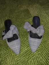 Pantoletten Mules Gr. 6 grau kariert mit Schleife, flach