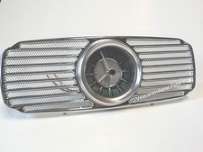 Uhr mit Chrom - Ziergitter