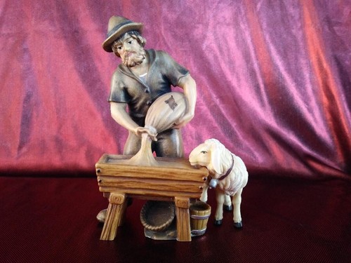 Hirte fütterer mit schaf - mit,
