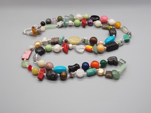 Lange bunte handgeknotete