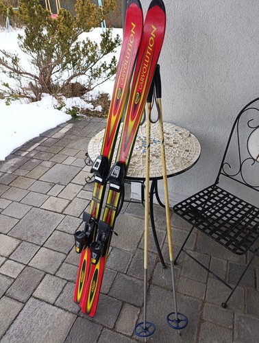 Ski mit passenden skistecken - ski,