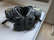 American Football Shoulderpad, Helm, Kleidung