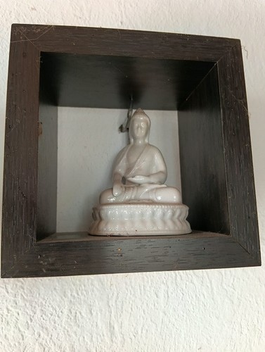 Buddha figur aus weißem - buddha-figur,