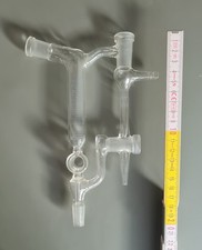 Tropftrichter mit Hahn und mehreren NS-Schliffverbindungen