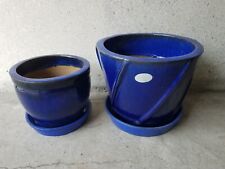 Zwei Keramik Blumenkübel mit Unterschale. Blau lasiert und frostfest.