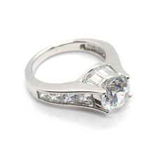 Eleganter DIAMONIQUE Ring aus