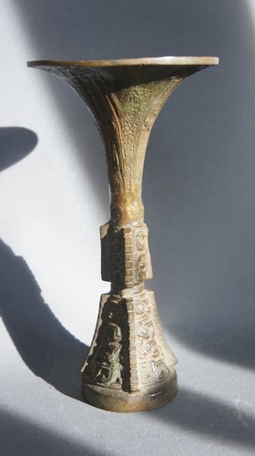 China vessel bronze - gu, vase