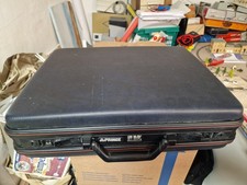 schwarzer Aktenkoffer