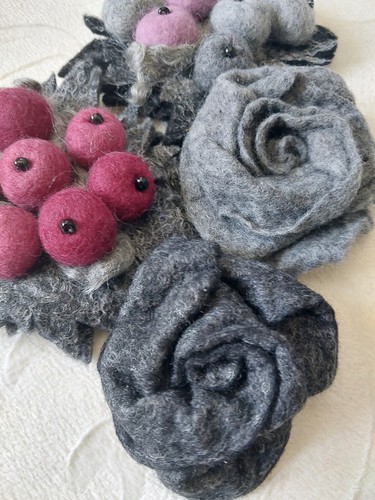 Brosche rose filzblüte - brosche,