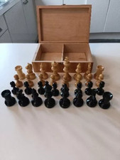 Vintage Schachspiel Figuren aus Holz, komplett mit Filzsockeln und Aufbewahrungsbox