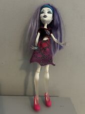 Monster High Spectra Vondergeist Ghul Spirit Cheerleader Ghost Mode Puppe