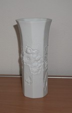 AK Kaiser Porzellan Vase in Weiß - M.Frey - Blüten