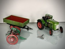 Blechspielzeug Traktor Set – Fendt F20 Dieselross mit Lade-Anhänger & Heuwender