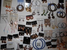 50 Paar ungetragene Ohrringe Modeschmuck Flohmarkt (O12)