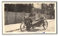 Fotografie Motorrad mit Seitenwagen, Krad in Cowes England 1920 
