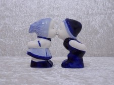 Keramik Magnetische Salz & Pfefferstreuer Holland Trachtenpaar Kuss - Vintage