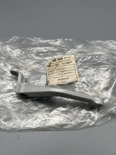 Gilera / Piaggio Fußraste links Halter Sozius OEM 895224 Original Ersatzteil NEU