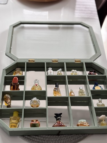 Setzkasten miniaturen parfüm - miniaturen,