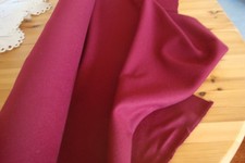 Edler Wollstoff für Mantel oder Kostüm, weinrot