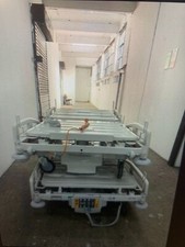 Intensivstation Patientenbett mit 2 Handregler