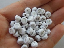 200 Buchstabenperlen weiß und