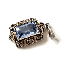 Alter Anhänger aus 835 Silber mit blauem Schmuckstein