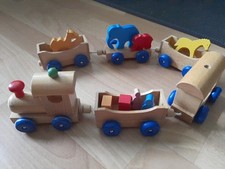 Kleinkind Spielzeug HOLZ Eisenbahn 5 Waggons Lok Tiere ? Geburtstag Magnetisch 