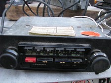 Autoradio Blaupunkt Bamberg mit Mikrofon und weiteren teilen .