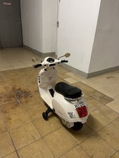 Kinder elektrische Vespa (für 2-5 Jahre) - einwandfrei funktioniert, ok Zustand