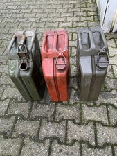 Benzinkanister, BW oder Andere,alle dicht, aber nicht mehr so schön. Siehe Fotos