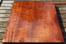 POMELLE / GESTEPPTER SAPELE