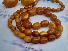 Ein Vintage Set Eigelb Bernstein Perlen ~ Perlenkette & zwei größere Perlen.