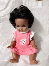 Spielpuppe mit braunen Schlafaugen und brauner "Haut", 30 cm groß