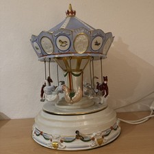 Beleuchtetes Musikkarussell, Spieluhr, Porzellan  Kettenkarussell