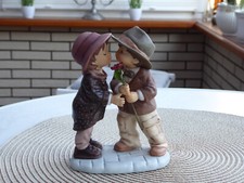 Goebel Figur Kim Anderson The First Kiss  Liebespaar Paar mit roter Rose 15 cm