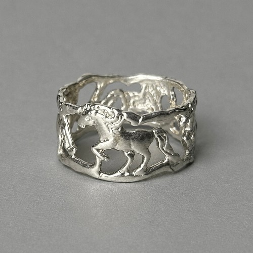 Ring mit galoppierenden