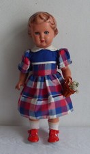 alte Schildkröt Puppe Ursel im karierten Kleidchen und kleines Körbchen