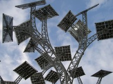 Foto 6x4 Der Energiebaum Bedminster Einige Photovoltaik-Paneele schmücken ein Met c2017