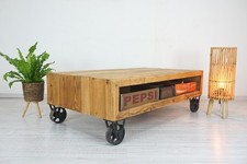 schöner Tisch in Weichholz, im Landhausstil, Couch-Tisch, Industrie