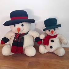 Zwei Riesen-Schneemänner ·