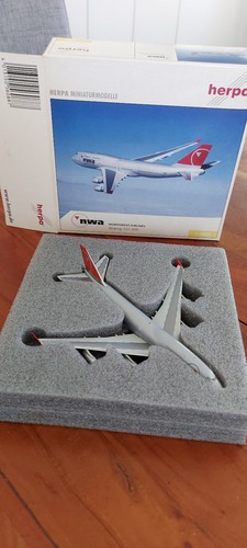 Flugzeugmodell boeing 747 400 - flugzeugmodell,