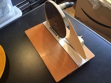 Alter Brotschneidemaschine