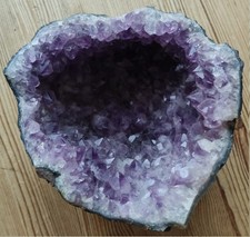 sehr schöne schalenförmige Amethyst Geode 15 cm Durchmesser Heilstein