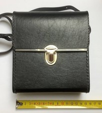 FERNGLASTASCHE. (D374)